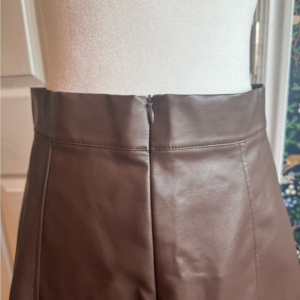 Elegant Brown Leather Skirt - Picture 6 of 7
